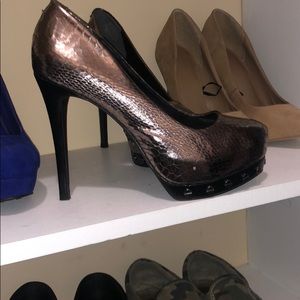 Vera wang heels